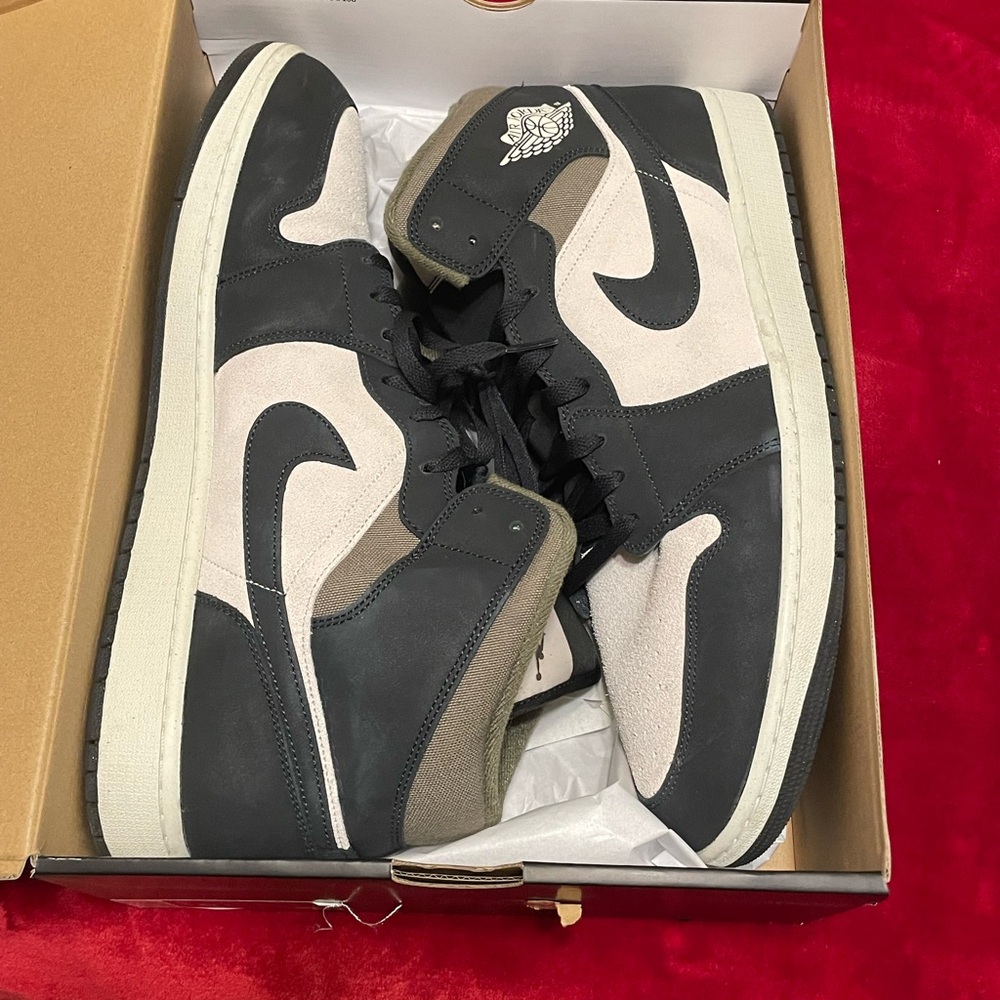 Jordan Men's Black, White, and Tan Sneakers